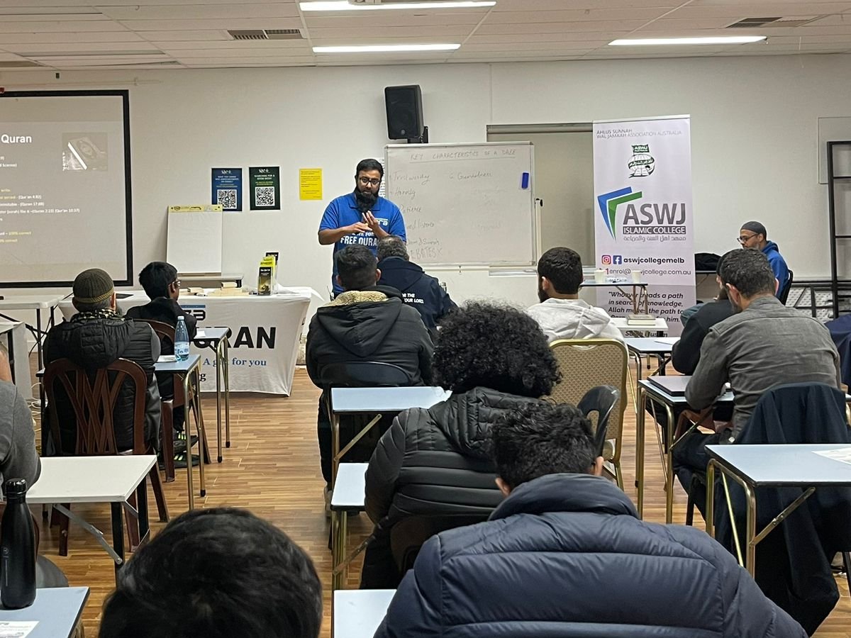 Syed Razi teaching a dawah training class on the authenticity of the Qur'an